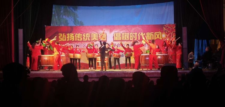 长社办事处东岳庄社区举行第二届“弘扬传统美德，倡树时代新风”表彰大会
